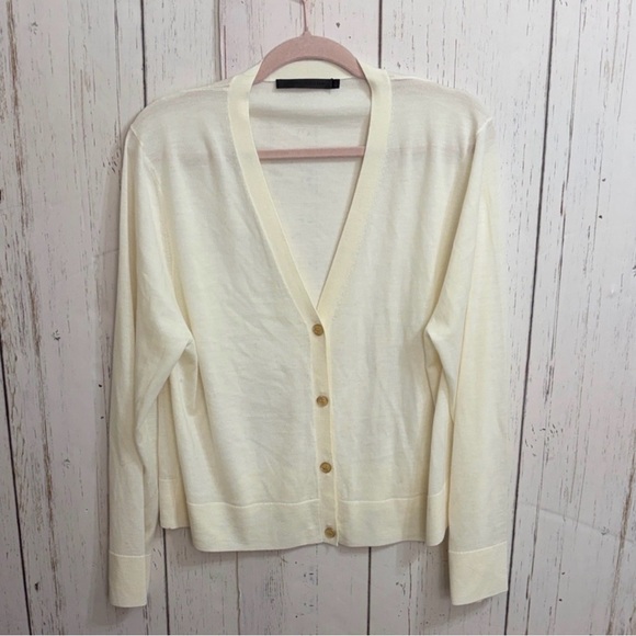 Jenni Kayne 100% Merino Wool Creamy
Button-Up Cardigan - Picture 2 of 6